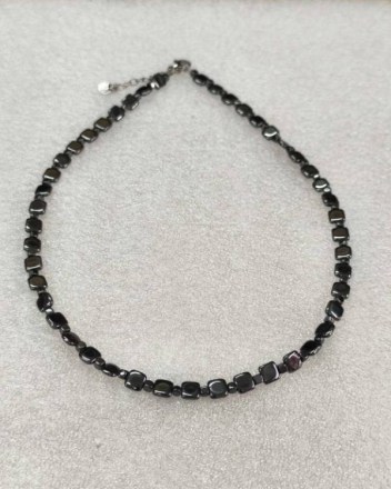 2  κολιε αιματητες τετραγωνα πλακε (1)